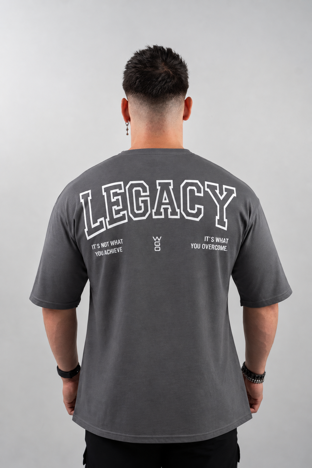 CAMISETA OVERSIZE LEGACY ESSENTIALS - GRIS