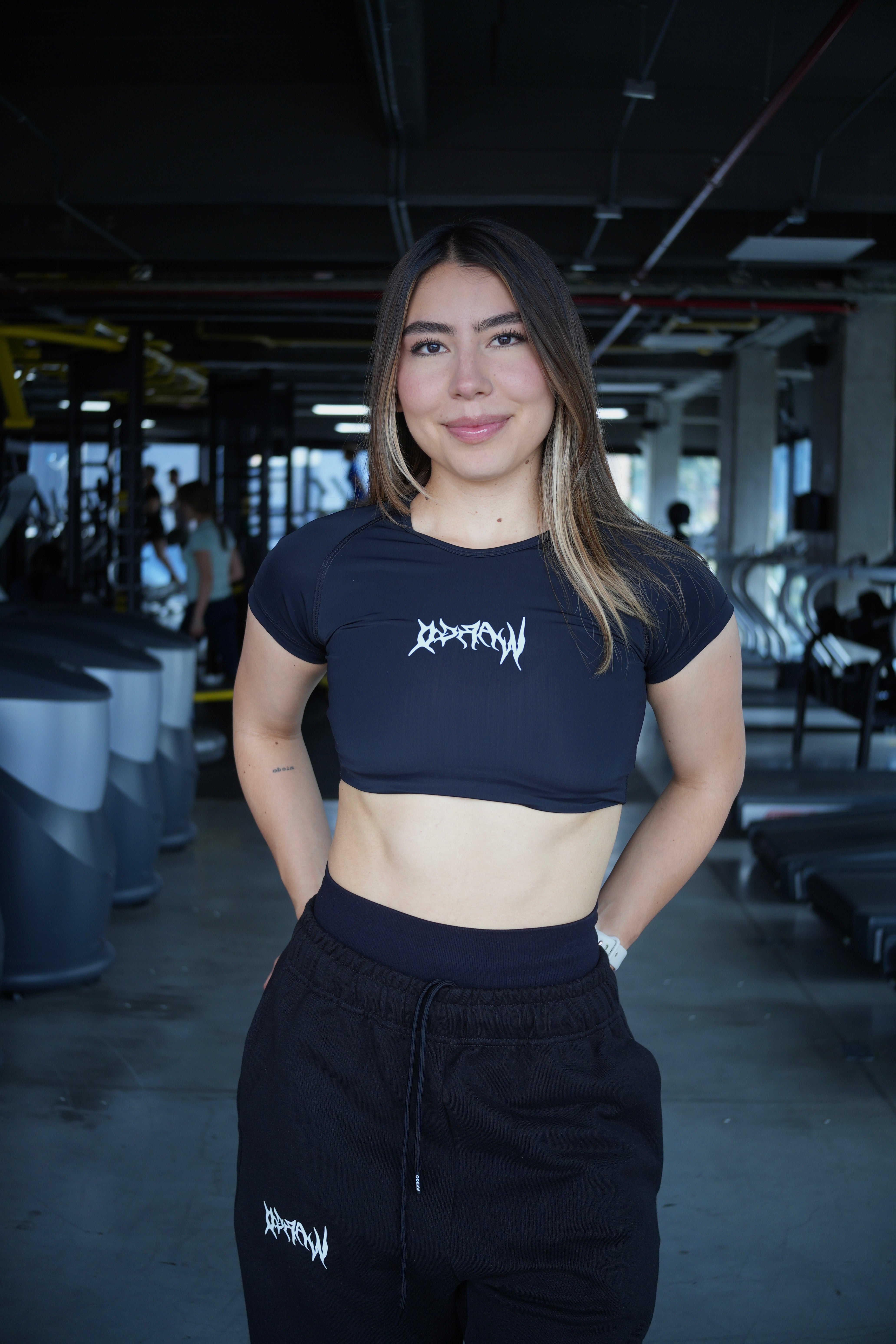 BABY TEE COMPRESIÓN ALPHA DROP - NEGRO