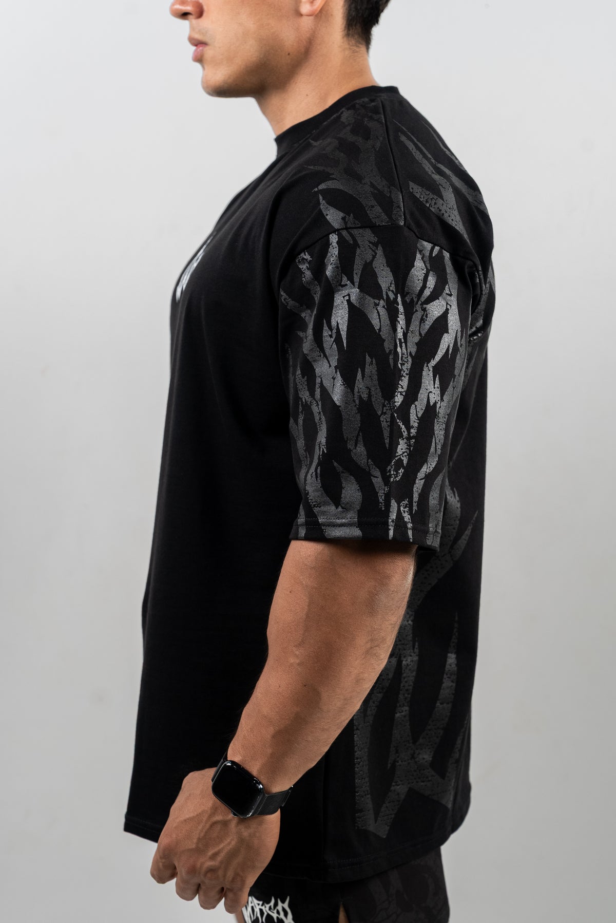 CAMISETA OVERSIZE FLAME ESSENTIALS - NEGRO