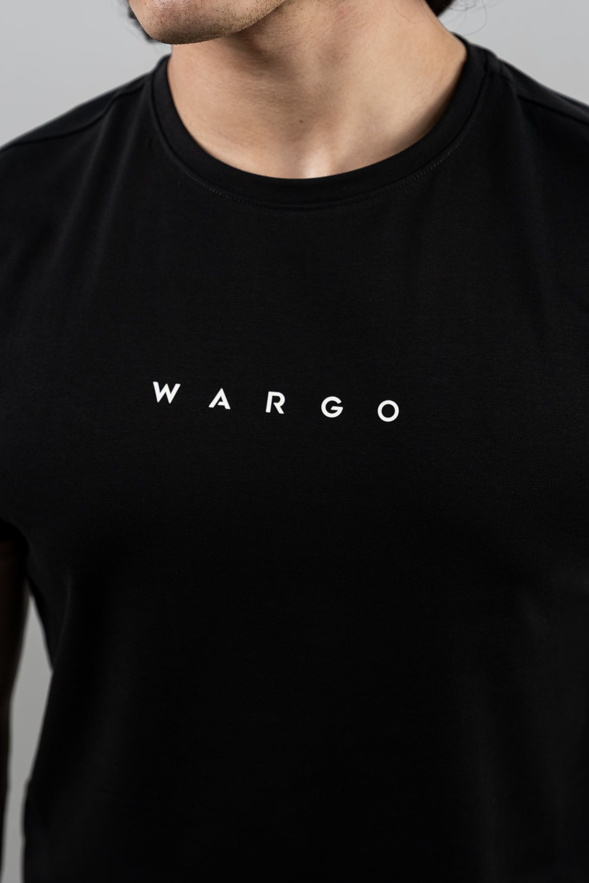 CAMISETA SLIM TEE ESSENTIALS - NEGRO