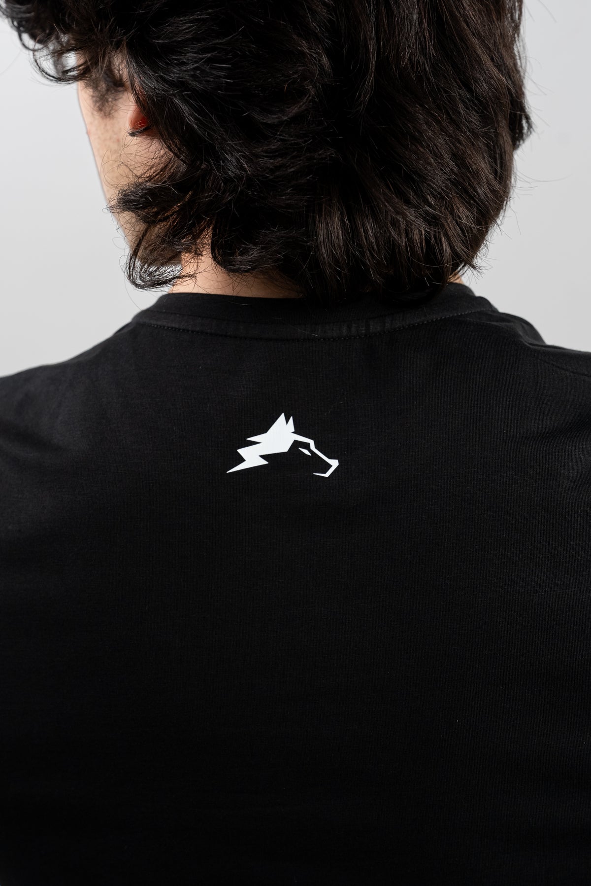 CAMISETA SLIM TEE ESSENTIALS - NEGRO
