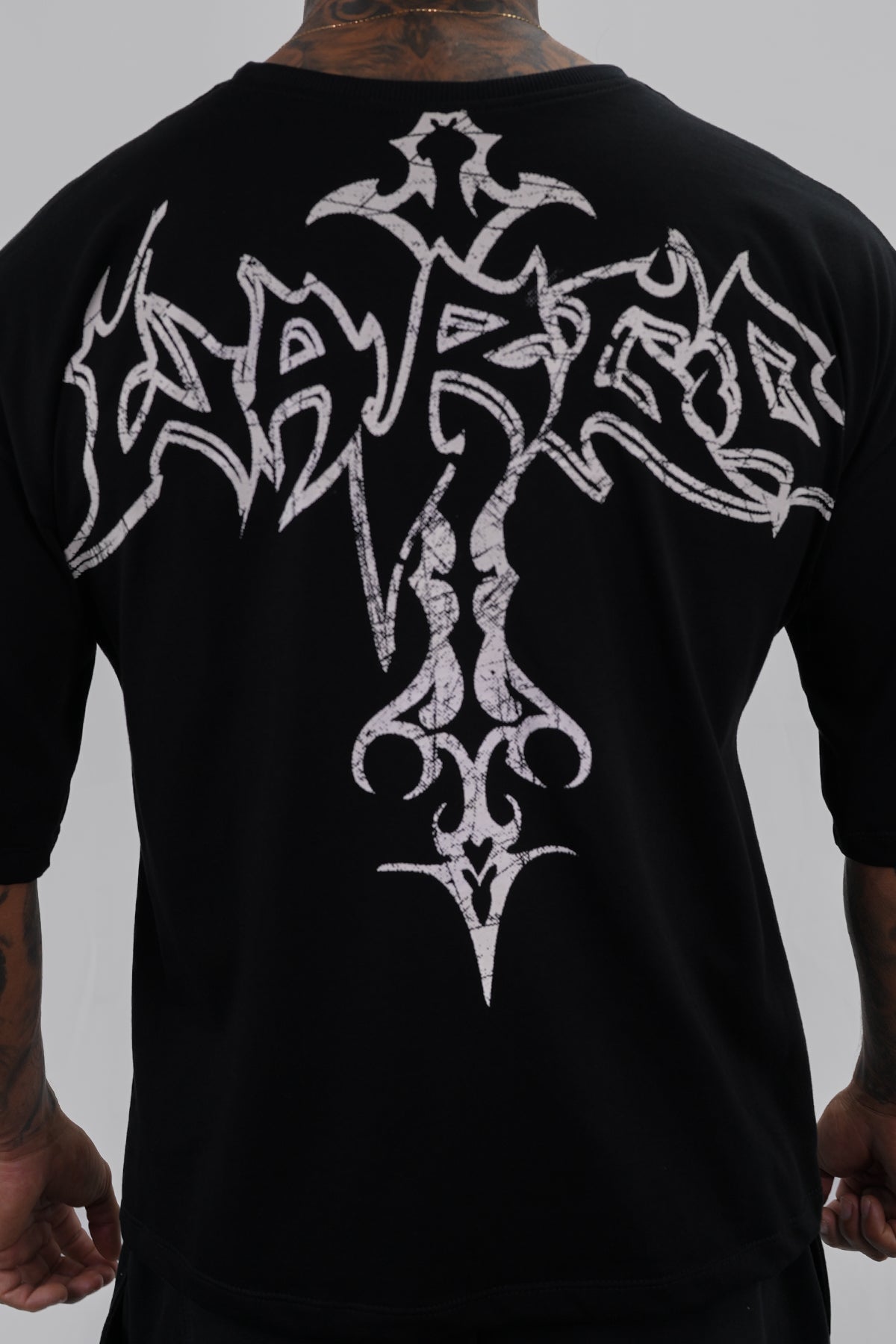 CAMISETA OVERSIZE SAINT CROSS - NEGRO