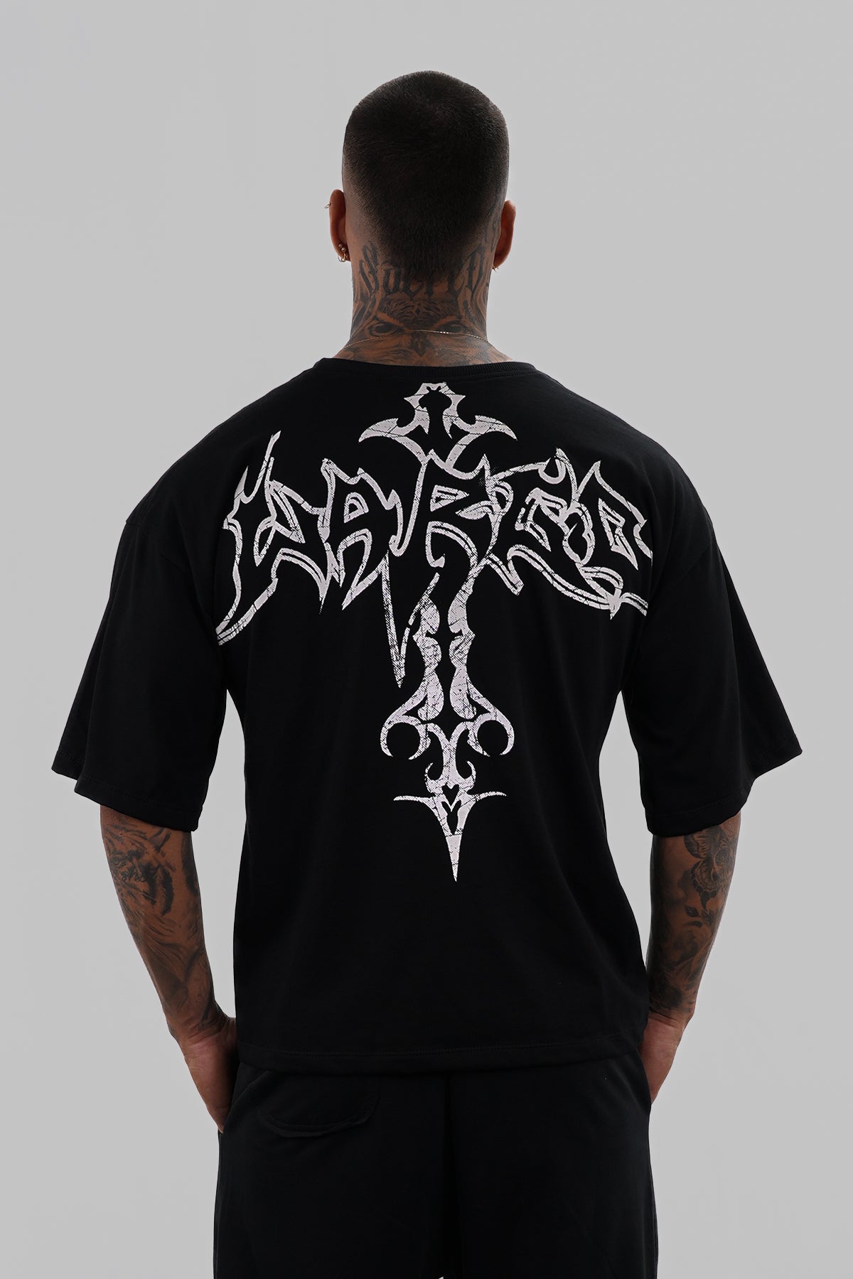 CAMISETA OVERSIZE SAINT CROSS - NEGRO