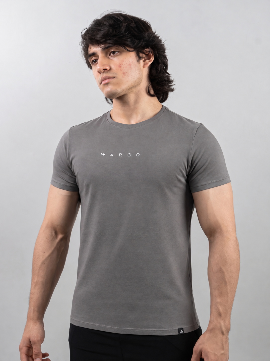 CAMISETA SLIM TEE ESSENTIALS - GRIS