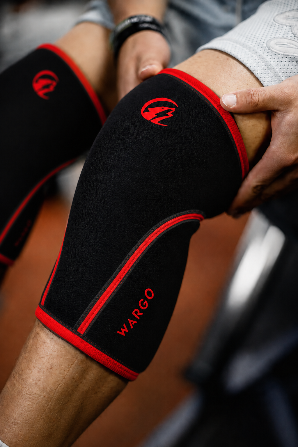 RODILLERAS 7 MM GYM - NEGRO/ROJO