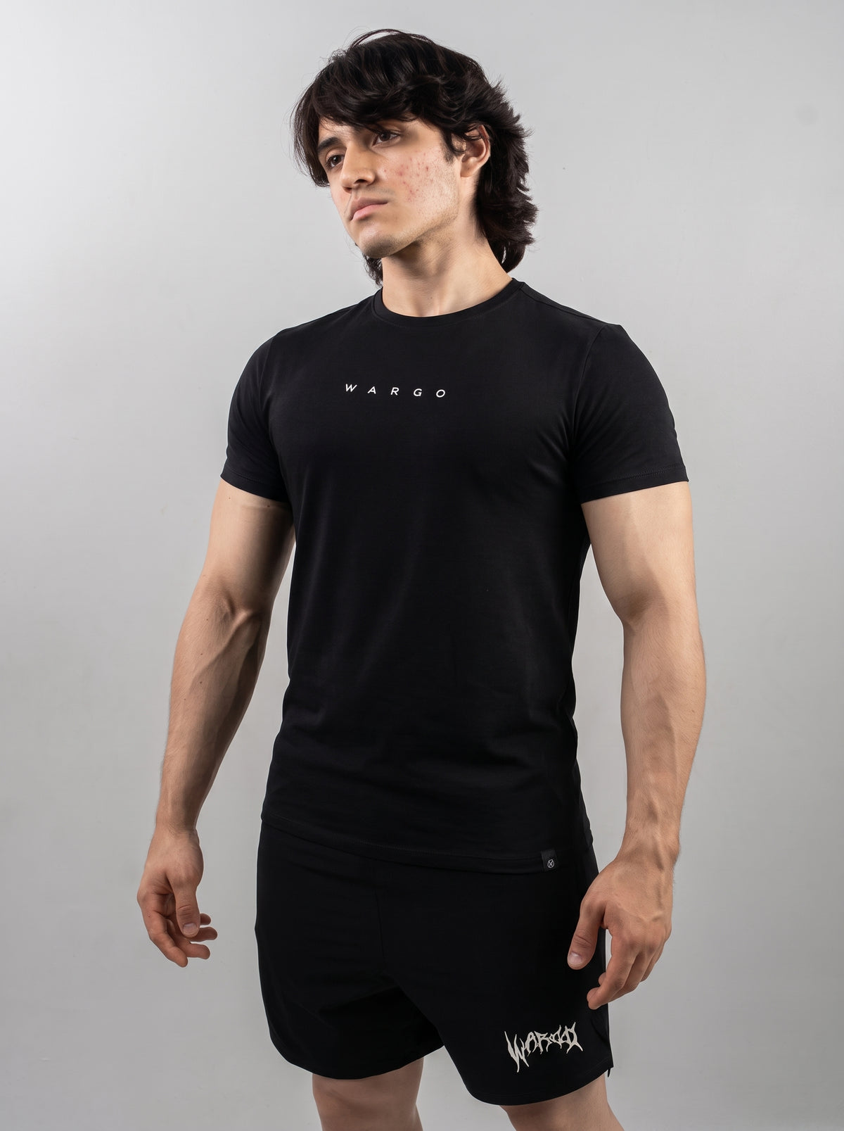 CAMISETA SLIM TEE ESSENTIALS - NEGRO