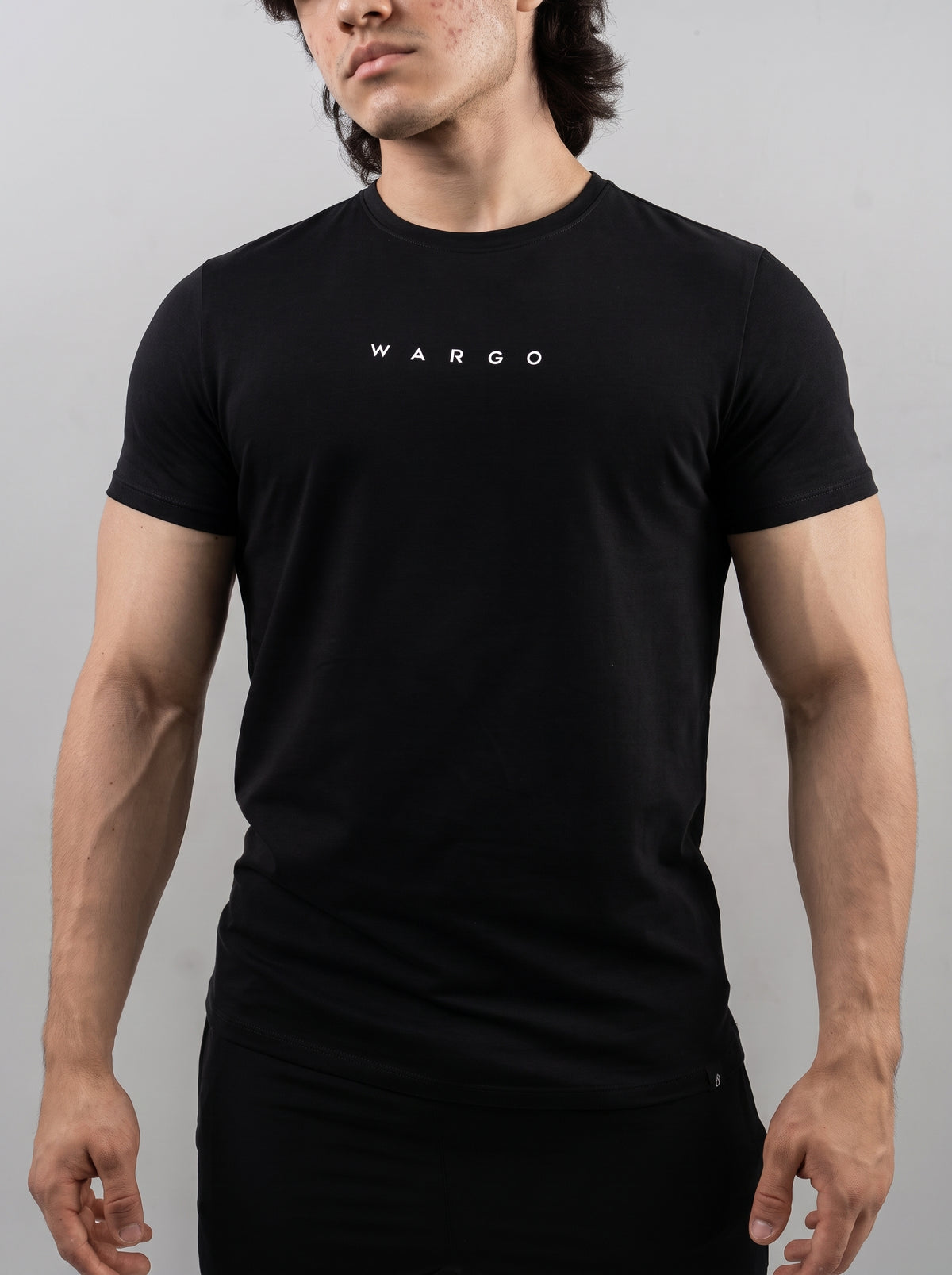 CAMISETA SLIM TEE ESSENTIALS - NEGRO