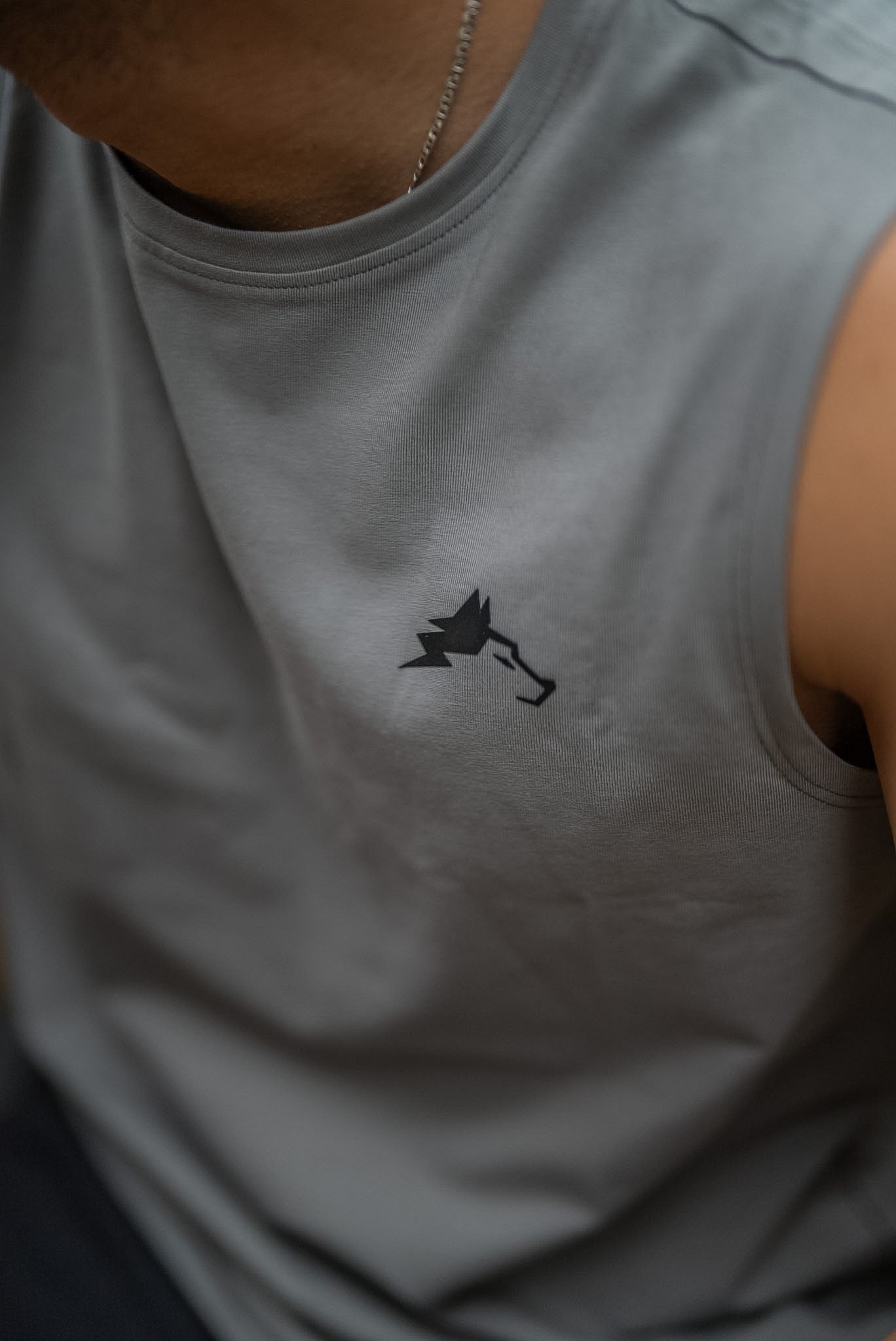 TANK SLIM ESSENTIAL - NEGRO