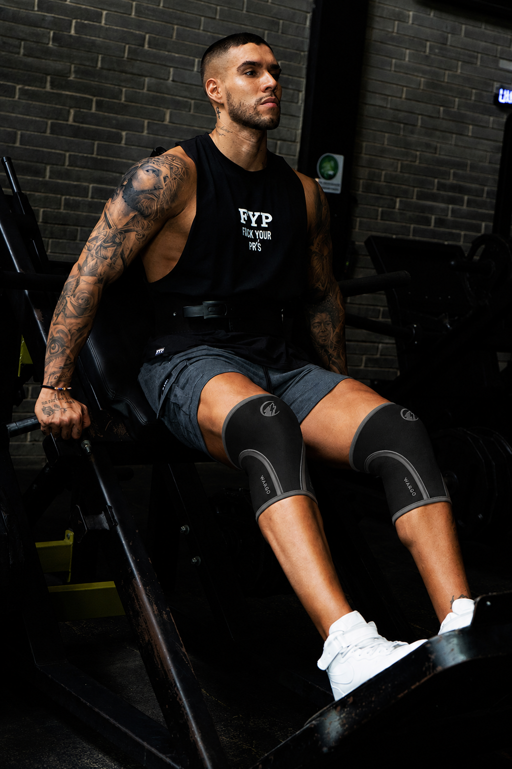 RODILLERAS 7 MM GYM - NEGRO/GRIS