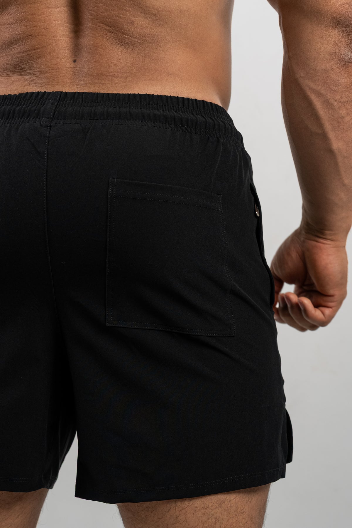 SHORT ESSENTIALS  - NEGRO