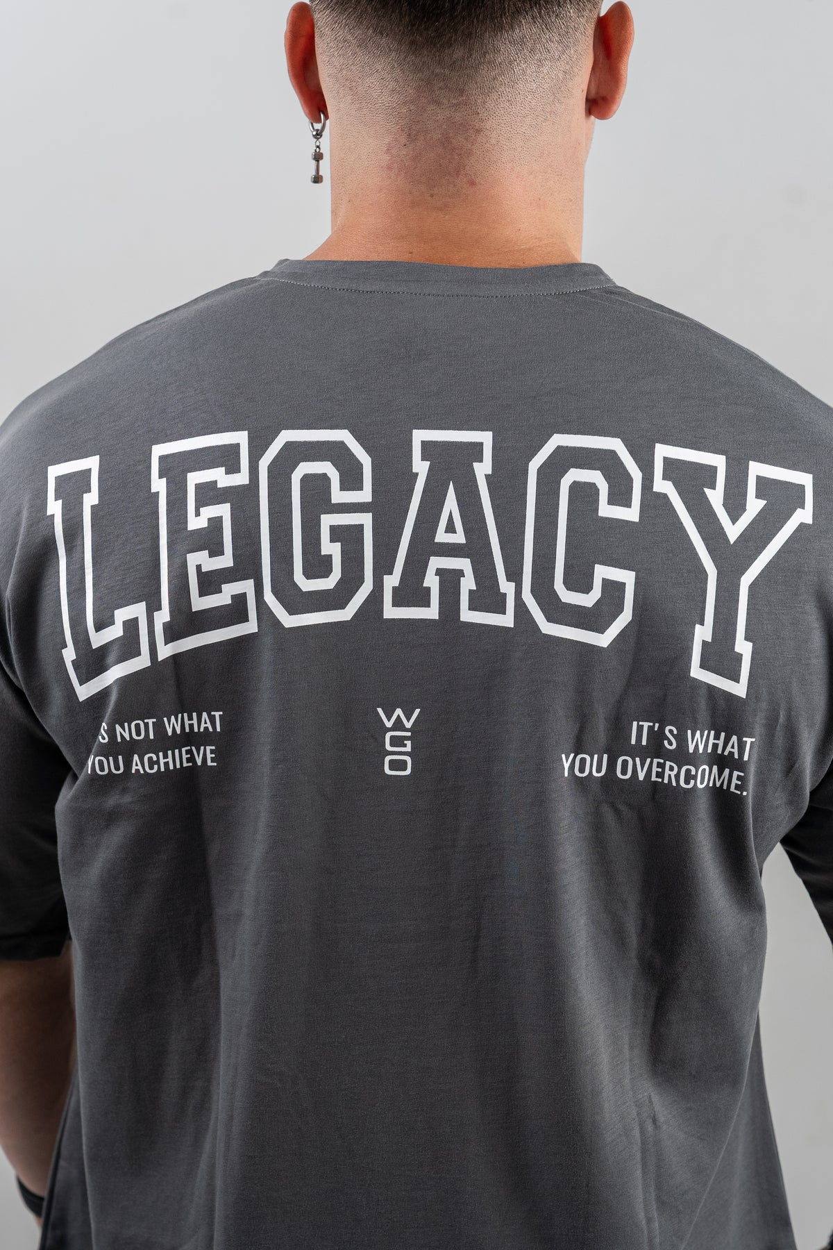 CAMISETA OVERSIZE LEGACY ESSENTIALS - GRIS