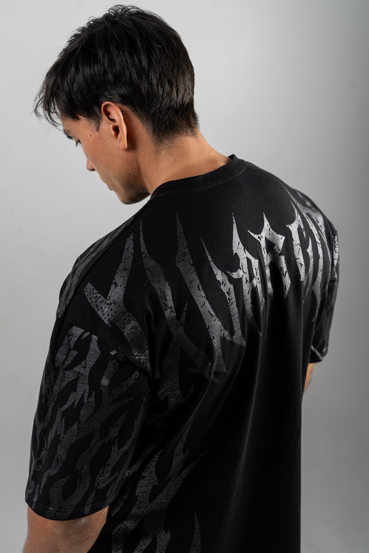 CAMISETA OVERSIZE FLAME ESSENTIALS - NEGRO