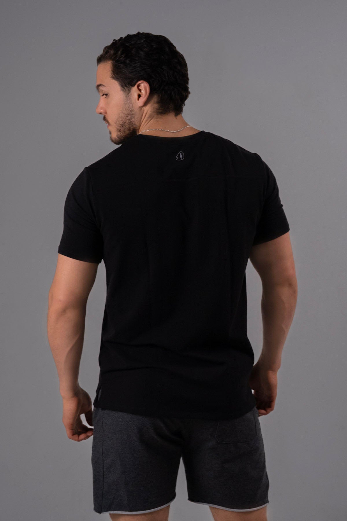 CAMISETA LEGACY TEE - BLACK