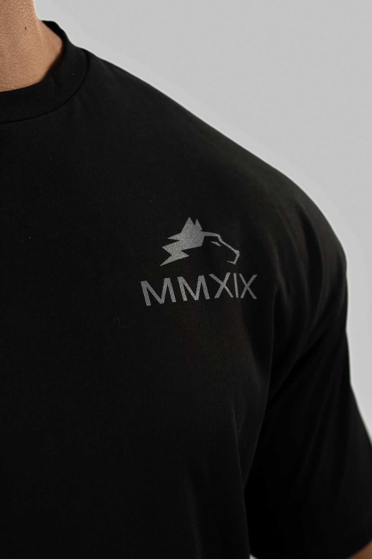 CAMISETA OVERSIZE ESSENTIAL RUGIDO - NEGRO
