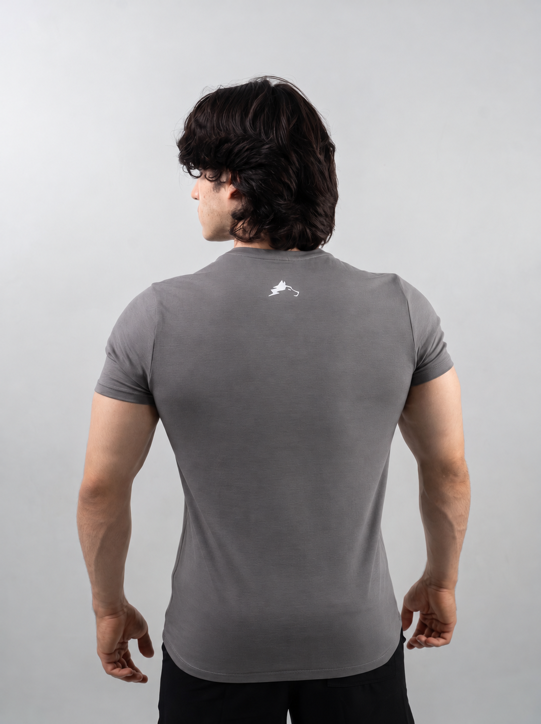 CAMISETA SLIM TEE ESSENTIALS - GRIS