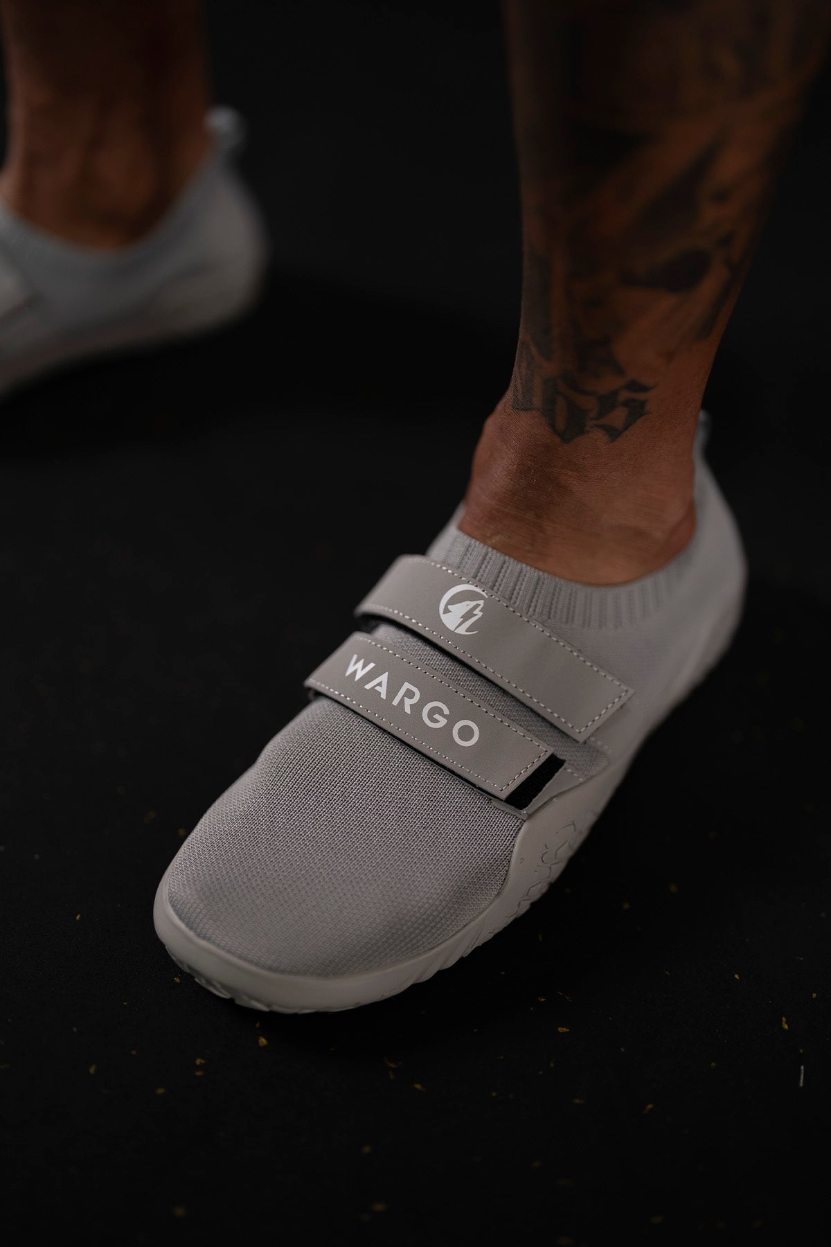 CALZADO PARA GYM SLIPPERS - GRIS