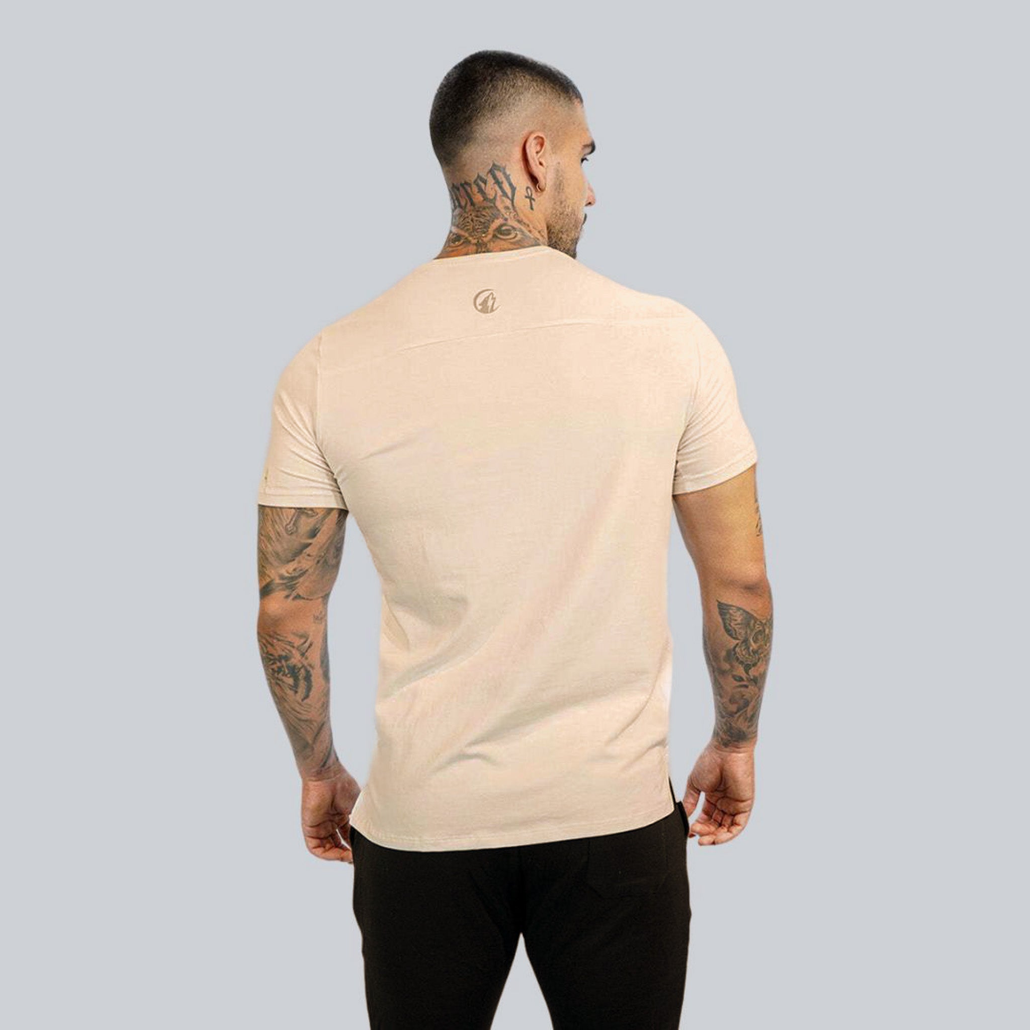 CAMISETA LEGACY TEE - CREAM
