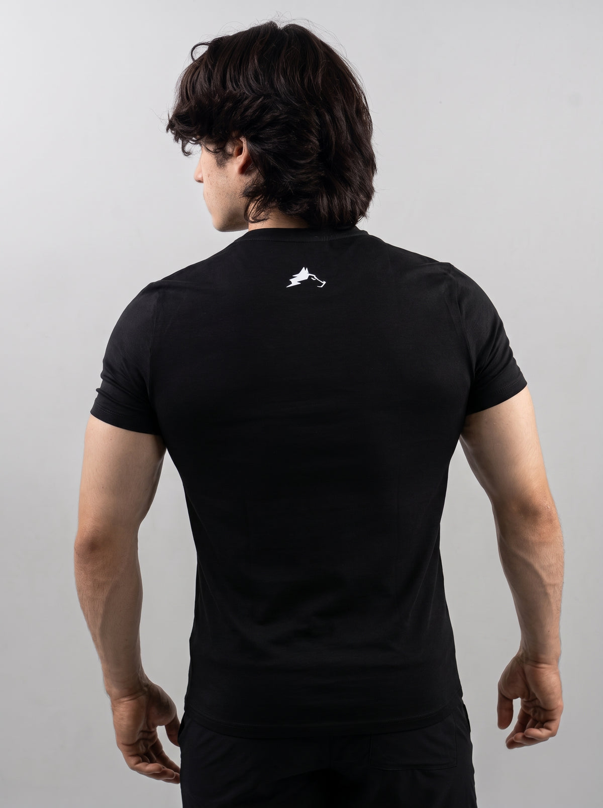 CAMISETA SLIM TEE ESSENTIALS - NEGRO