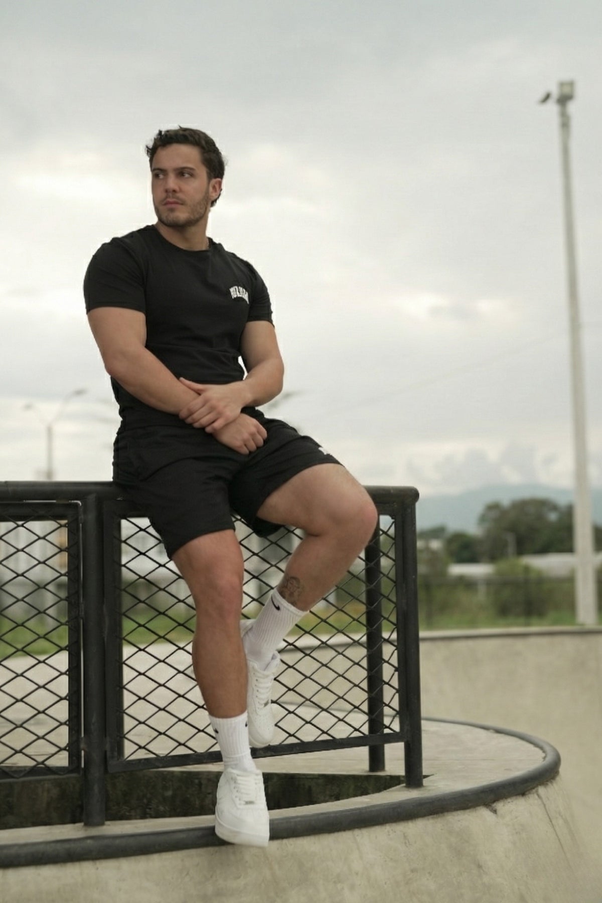 CAMISETA SLIM TEE 12/25 - NEGRO