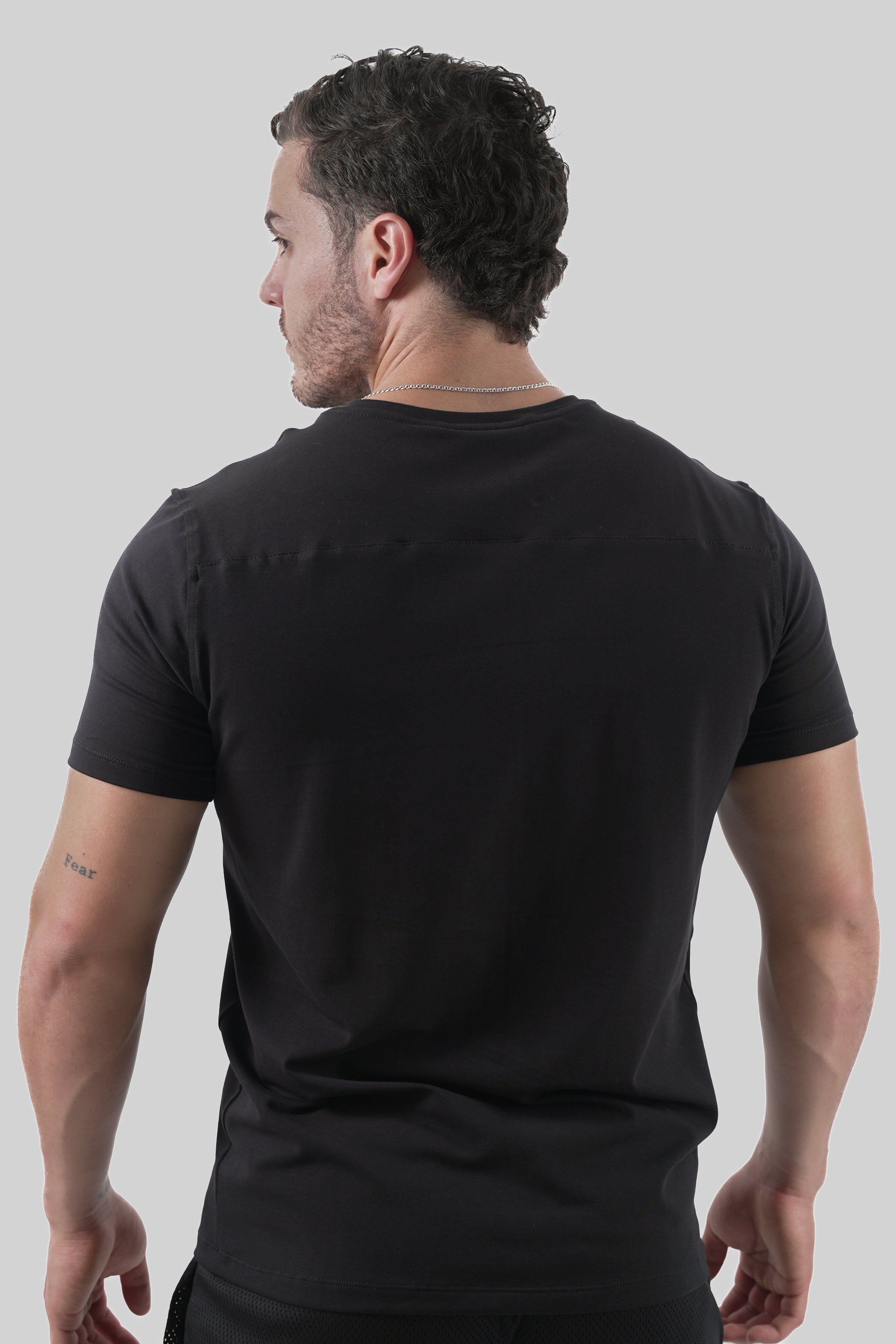 CAMISETA SLIM TEE 12/25 - NEGRO